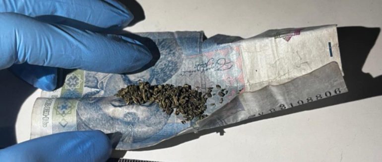 В Ужгороді ТОРівці виявили чоловіка, ймовірно, з наркотичними речовинами