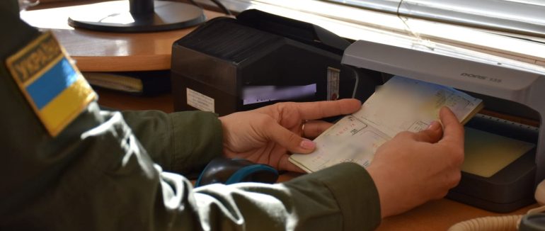 “Віртуальні”дітки, фальшива довідка і хабар: на Закарпатті на кордоні викрили порушників