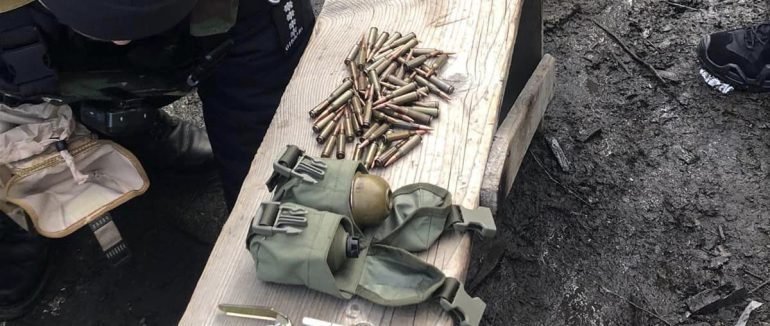 Поліція вилучила у херсонця гранати та понад сотню набоїв, які він намагався ввезти в Закарпатську область