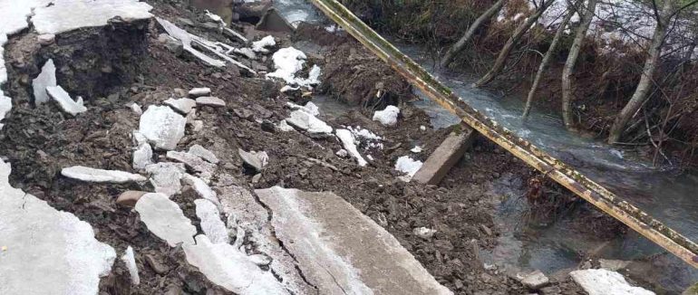 На Міжгірщині обвалилася дорога