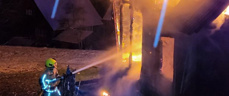 Пожежа в будинку: на Рахівщині згоріла дерев’яна хата (ФОТО)