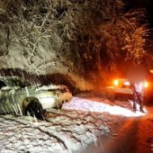 Нетверезий у кюветі: поліцейські Закарпаття виявили керманича у снігу (ФОТО)