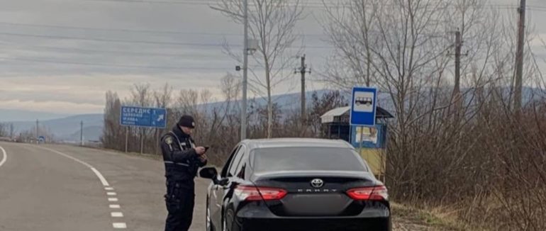 Біля Середнього затримали водія., який намагався підкупити патрульних