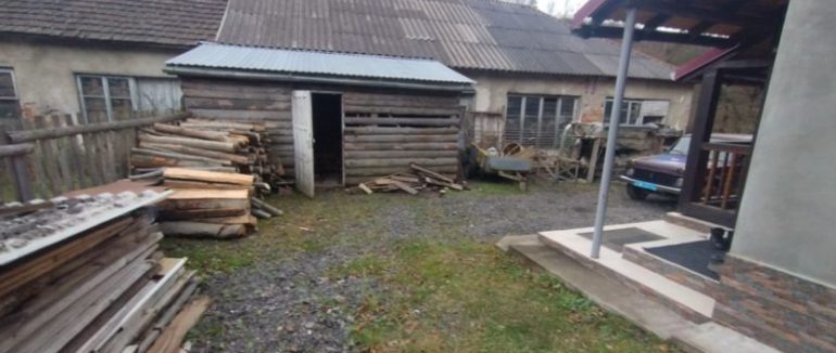 У Воловці зловмисник обікрав чуже помешкання