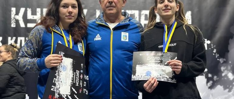 Закарпатські пауерліфтери повернулися з кубка України з медалями і навіть рекордом