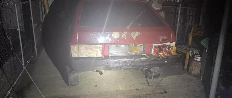 На Тячівщині загорівся гараж з автомобілем