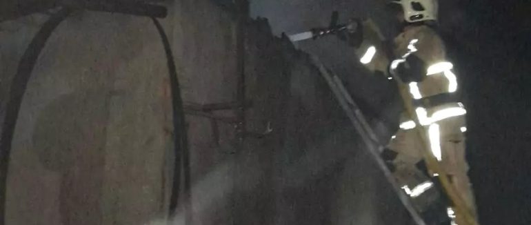 На Берегівщині чоловік намагався сам потушити пожежу та опинився в полоні диму