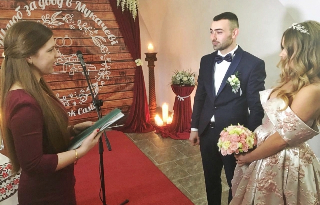 Закохані підсумки: скільки пар протягом року одружилося в Мукачеві?