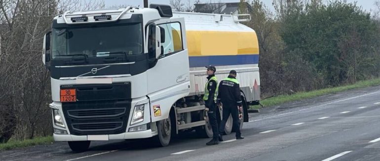 “Перевізник зима”: на Закарпатті Укртрансбезпека перевіряла транспортні засоби