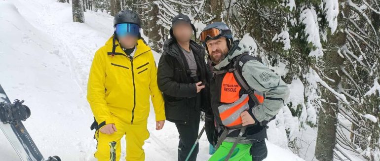Заблукали у горах: рахівські рятувальники шукали двох сноубордистів