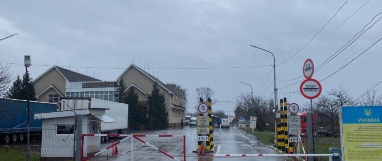 ПП «Халмеу-Дякове» заблоковано сільськогосподарською технікою румунських фермерів