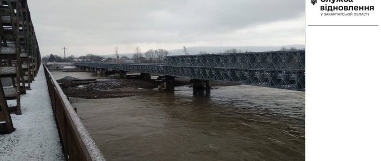 Міст у Тересві відкрили для вантажівок
