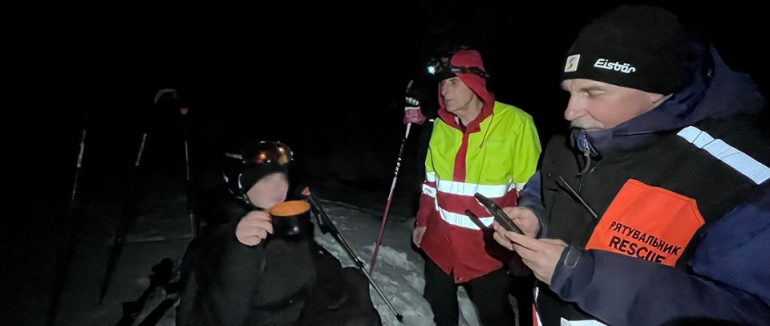 Каталися на лижах та втратили орієнтир: рятувальники знайшли туристів в горах