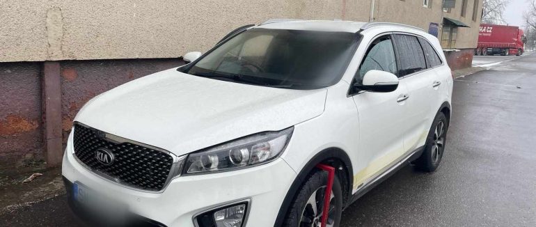 У ПП “Дяково” на авто румуна спрацювала база даних Інтерполу