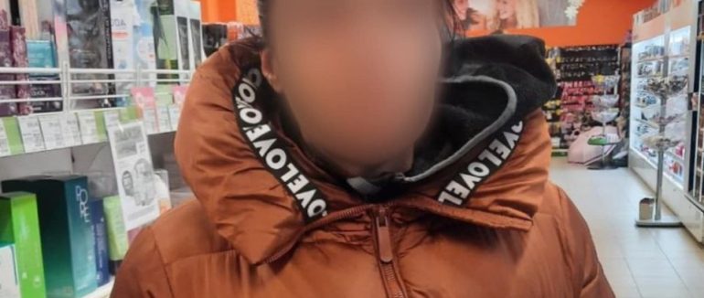 У Мукачеві затримали жінку, яка обікрала магазин у центрі міста