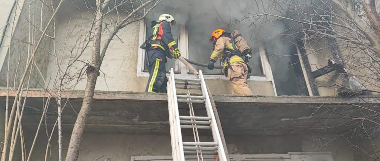 У Берегівському районі на пожежі рятувальники врятували двох людей