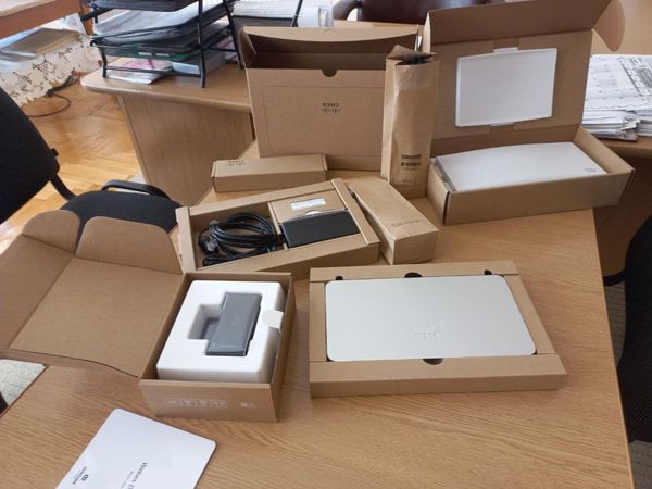 Цифровізація в подарунок: хустські навчальні заклади отримали маршрутизатори (ФОТО)