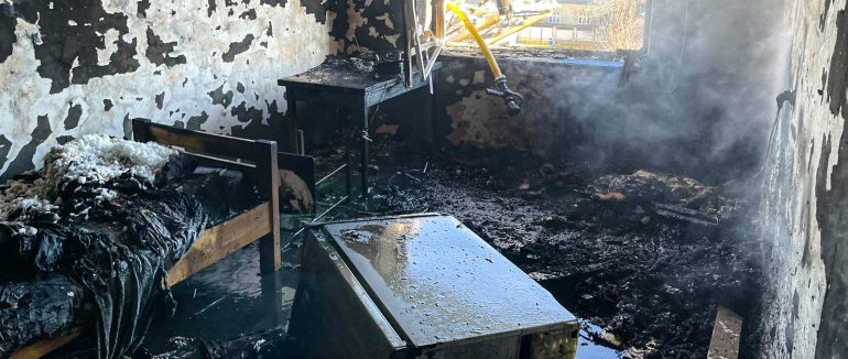 У Хусті рятувальники ліквідовували пожежу в гуртожитку