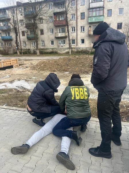 Прикордонник з хабарем: на Закарпатті затримали працівника Чопського загону (ФОТО)