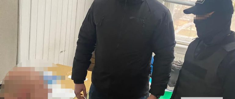 На Ужгородщині лікаря-члена ВЛК, підозрюваного у хабарництві, відсторонили від посади