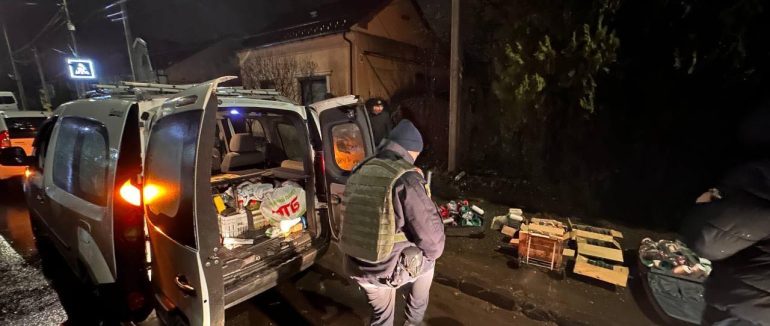 В Ужгороді патрульні затримали автомобіль з викраденими речами