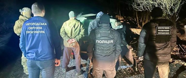 3 тисячі доларів за “трансфер”: на Закарпатті затримали переправника (ФОТО)