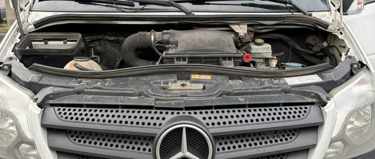 На Закарпатті на кордонні виявили мікроавтобус з підробними документами