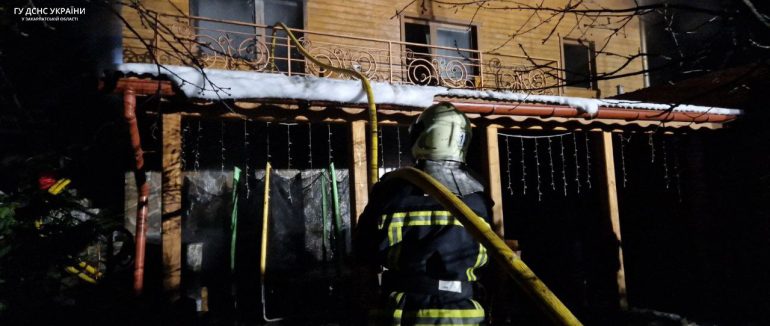 У Поляні рятувальники гасили пожежу у лазні