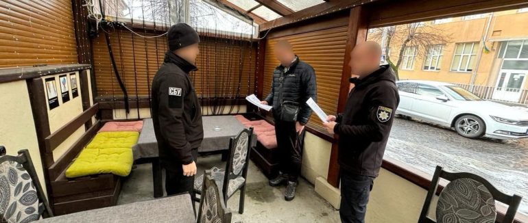 На Закарпатті поліція заблокувала канал незаконного переправлення “ухилянтів” через фірму з міжнародних перевезень