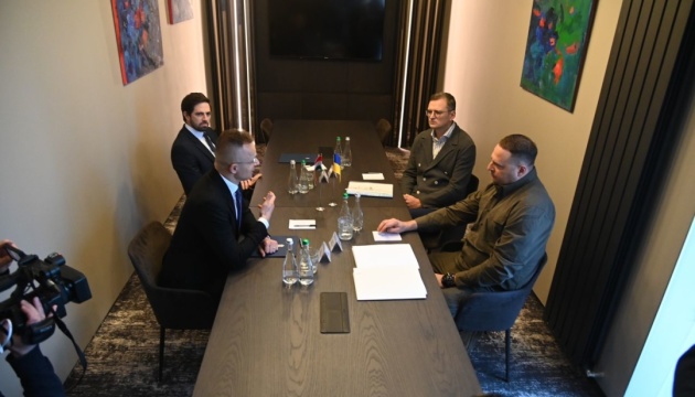 В Ужгороді проходить зустріч Кулеби та Єрмака з Петером Сіярто