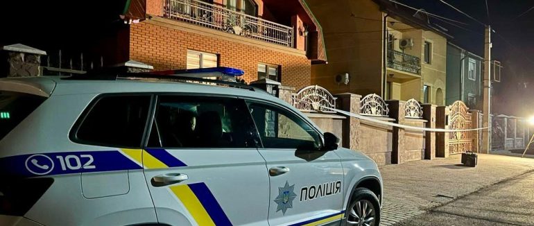 Вночі у Мукачеві депутату Закарпатської облради кинули гранату на подвір’я будинку