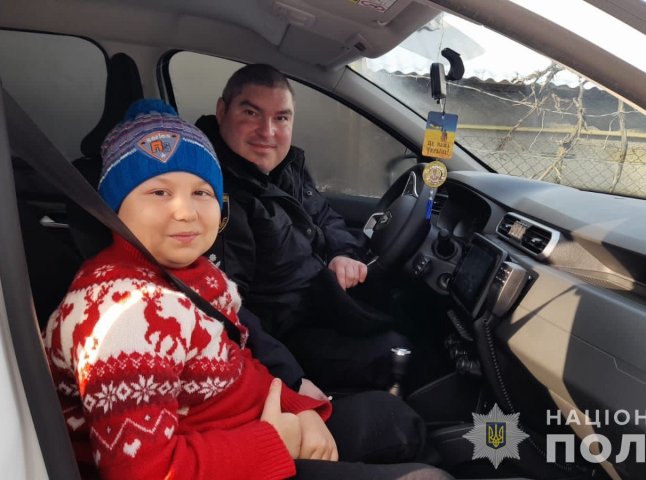 Закарпатські поліцейські здійснили маленьку мрію 10-річного хлопчика