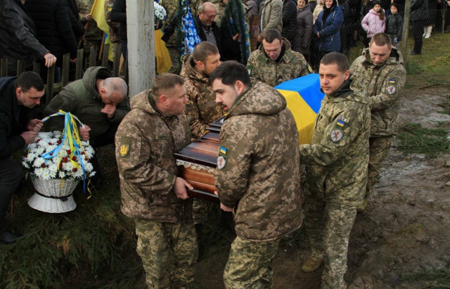 Віддали останню шану: на Закарпатті попрощалися з полеглим захинсиком