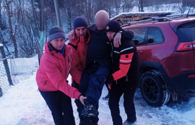 У Карпатах травмувався турист з Львова, який вирішив підкорити гору Пікуй
