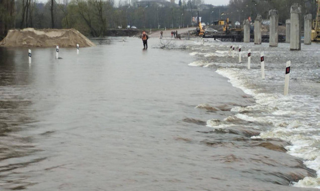Через підтоплення перекрито дорогу на Хустщині (ВІДЕО)
