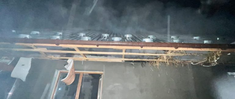 На Хустщині надзвичайники захистили житловий будинок та ліквідували пожежу в надвірній споруді