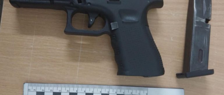 На Закарпатті на КПП “Вілок” у чоловіка виявили зброю