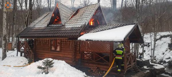 На Ужгородщині рятувальники ліквідували пожежу в лазні