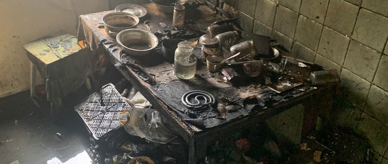 В Ужгороді горіла квартира у багатоповерхівці, п’ятеро людей евакуйовані