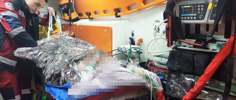 За рекордні години бригада “екстренки” транспортувала критичного пацієнта з Рахівщини до Ужгорода