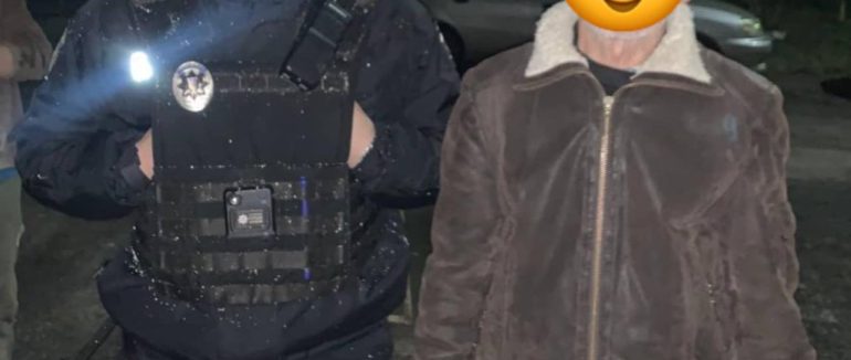 Безвісті відсутній: патрульні миттєво допомогли літньому чоловіку, який загубився