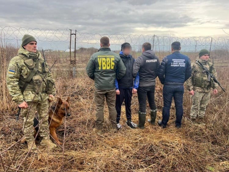 Ухилянт намагався виїхати з країни за хабар прикордоннику