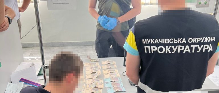 Протиправна схема одержання посвідчення за хабар: на Закарпатті судитимуть керівника автошколи та працівників ТСЦ МВС