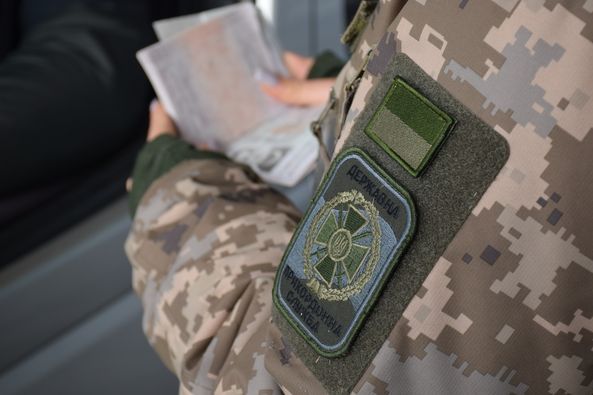 На Закарпатті на кордонні виявили в українця підробний паспорт