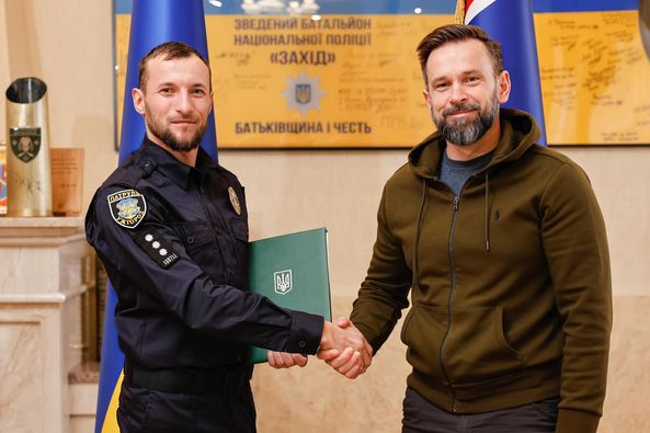 Нагородження патрульного: врятував чоловіка від загибелі в крижаній воді