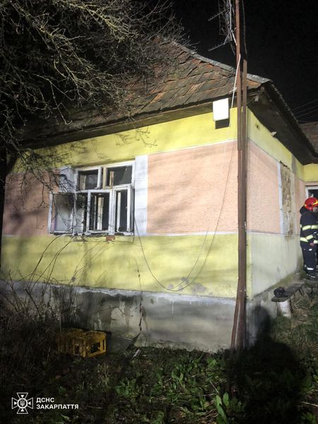Шоковий стан власника: на Ужгородщині вогонь охопив будинок (ФОТО)
