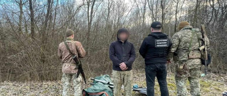 Планував перетнути Тису на човні: прикордонники затримали закарпатця
