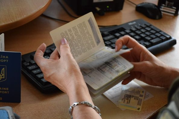 Чоловік “докупив” третю дитину за 2000 доларів аби виїхати з країни