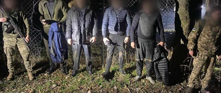 Чотирьох осіб, які спробували здолати Тису затримали закарпатські прикордонники
