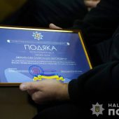 Відомчі подяки за врятоване життя: поліцейських та волонтера нагородили за порятунок дідуся